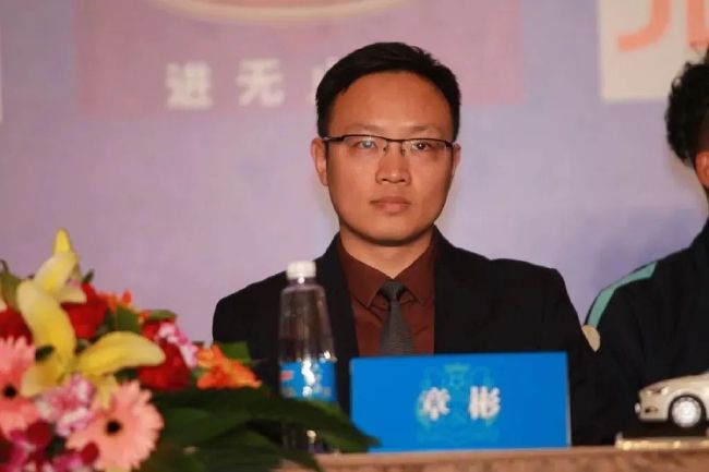 麻麻张开腿我挺进她的黑森林视频