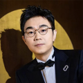 在练歌房里放纵